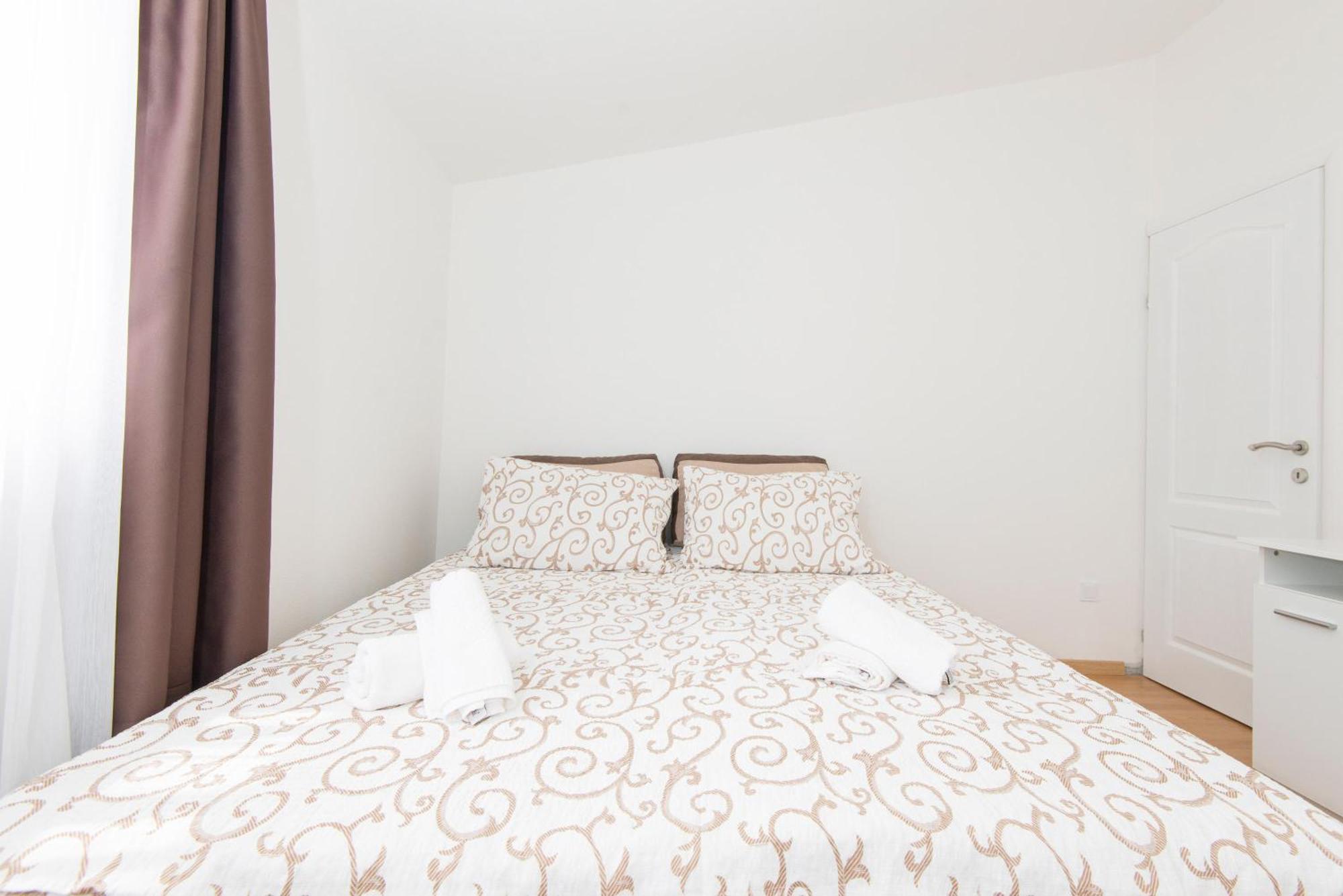 Hillside Vista Apartments Tivat Bagian luar foto