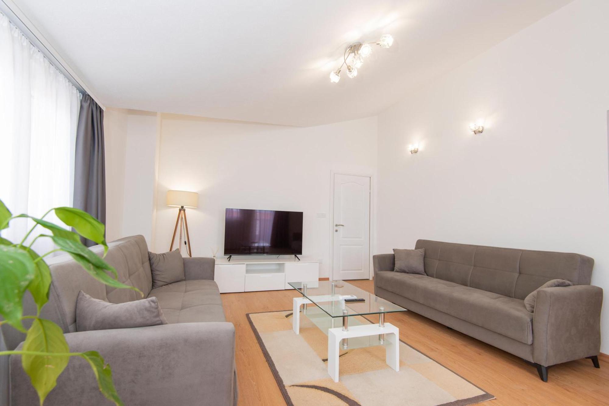 Hillside Vista Apartments Tivat Bagian luar foto
